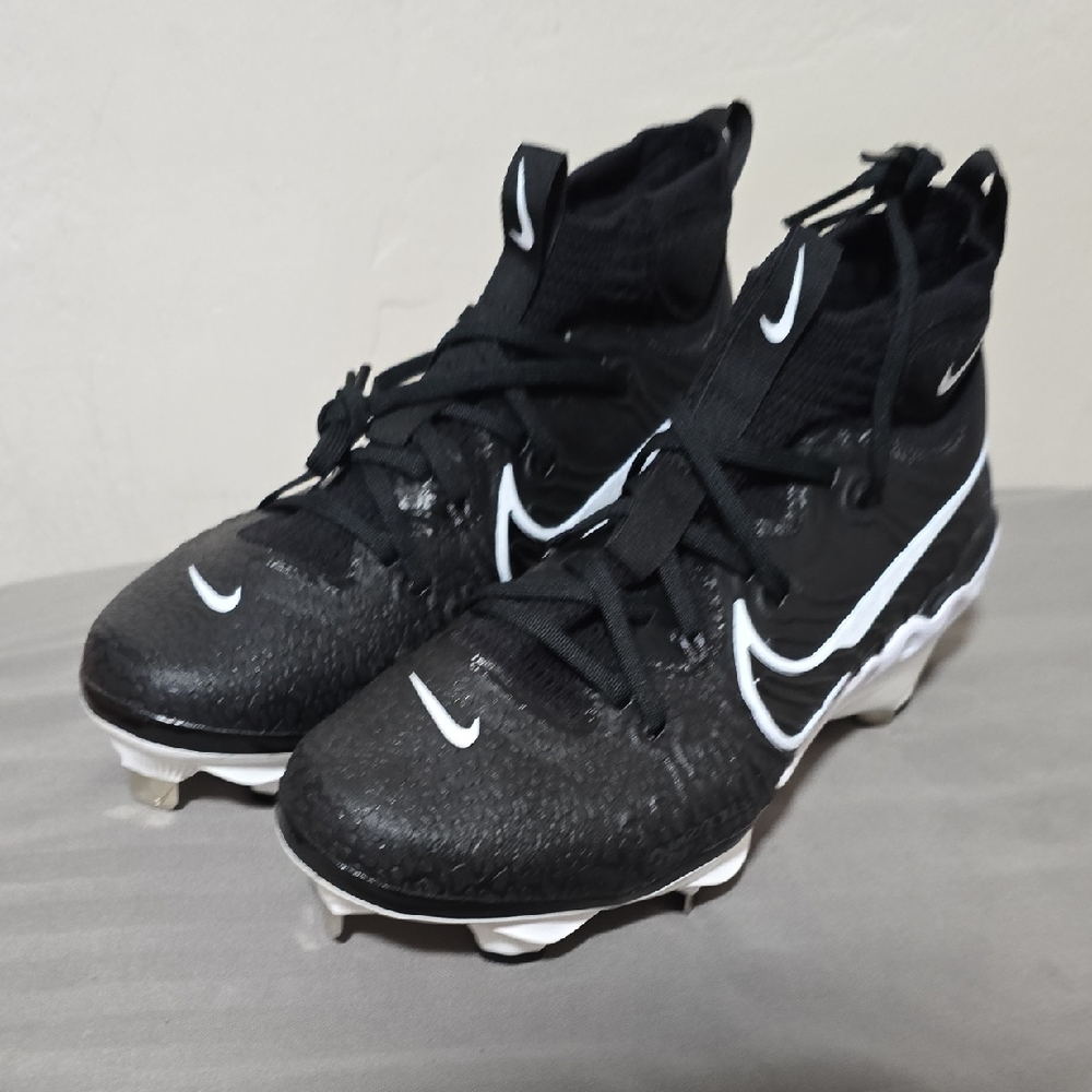 The Nike Alpha Huarache NXT can help you get up to speed in a flash.